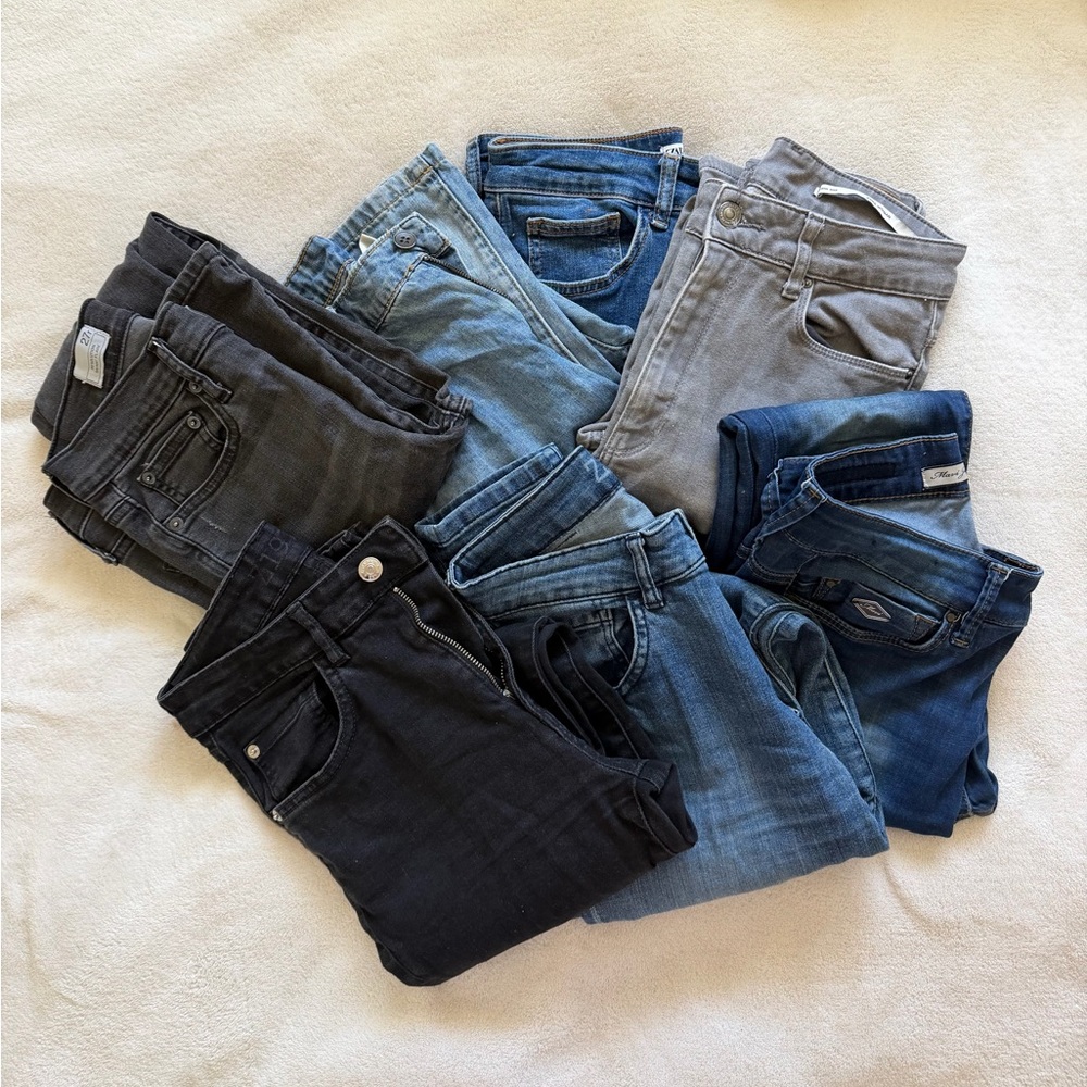 Mix of Seven Women’s Blue and Black and Gray Jeans